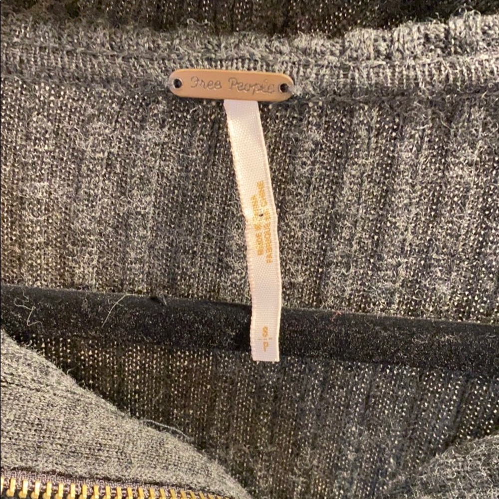 FREE PEOPLE GREY ZIP LONG TO HIP SWEATER W HOODIE - Picture 3 of 7